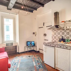 lovely-flat-in-the-heart-of-trastevere.it-romehotels.com/